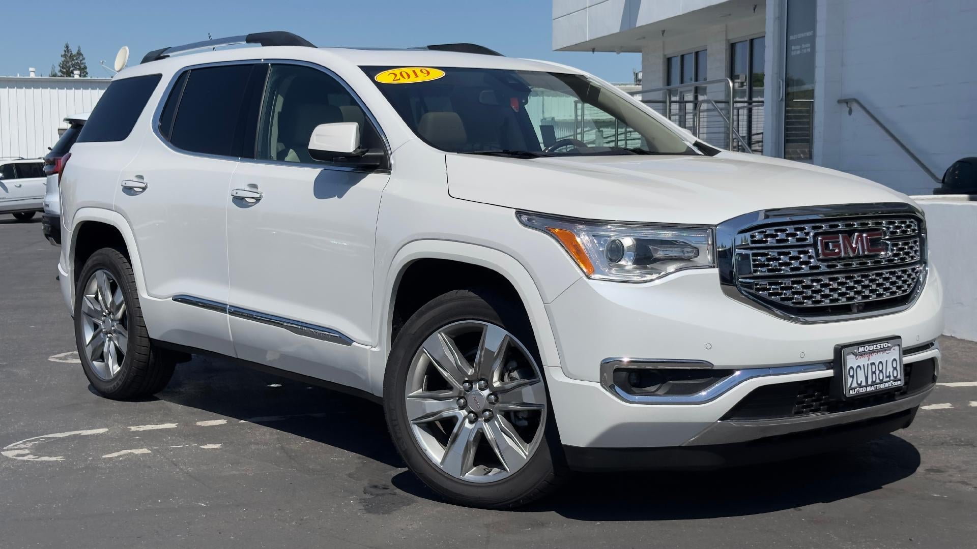2019 GMC Acadia Denali in White Frost Tricoat — front three-quarter view